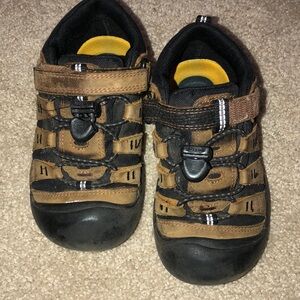 Keen boys shoes